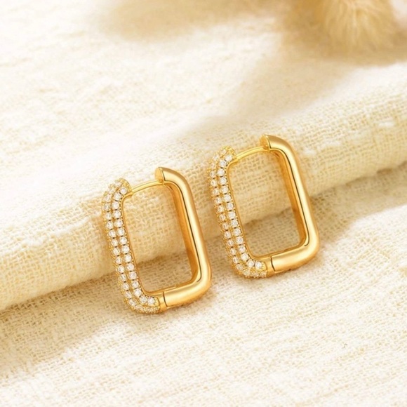 Pave CZ Crystal Oval Hoop Earrings 2023 style New Huggies Gold Plated - Picture 10 of 10